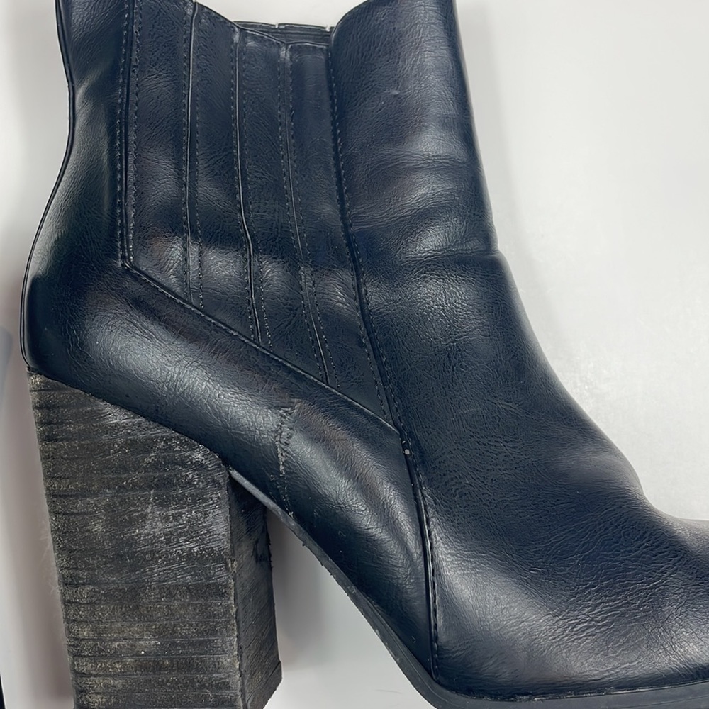 Call it Spring > Black Booties 9 - Picture 8 of 13
